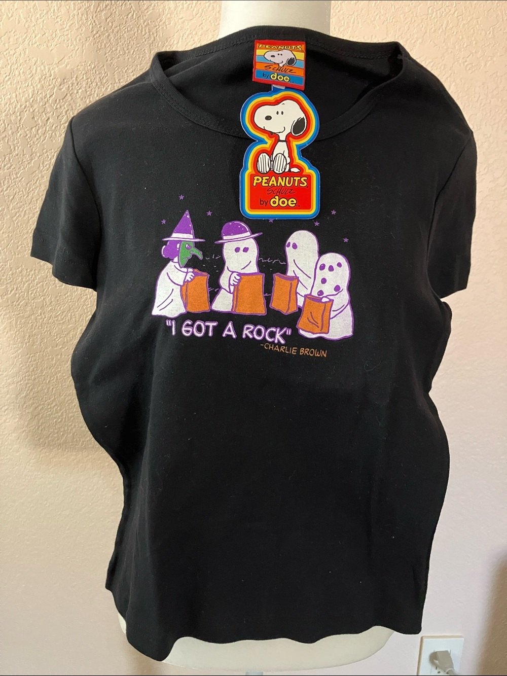 NWT Peanuts Gang Charlie Brown girly Tee with Purple & Orange Halloween scene.